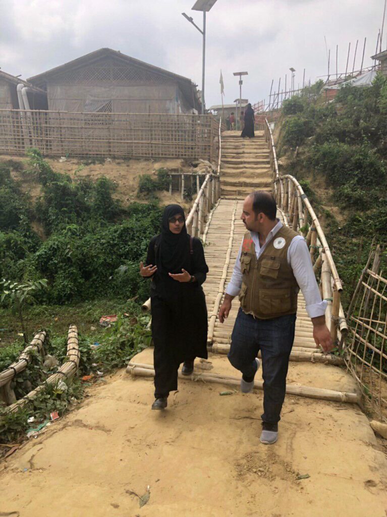Mr. Karzan Noori and Dr. Maryam (MG Field Coordinator) visit Kutupalong-Balukhali Extension camp in Cox’s Bazar. Dr. Maryam explains the crisis situation to Mr. Karzan.